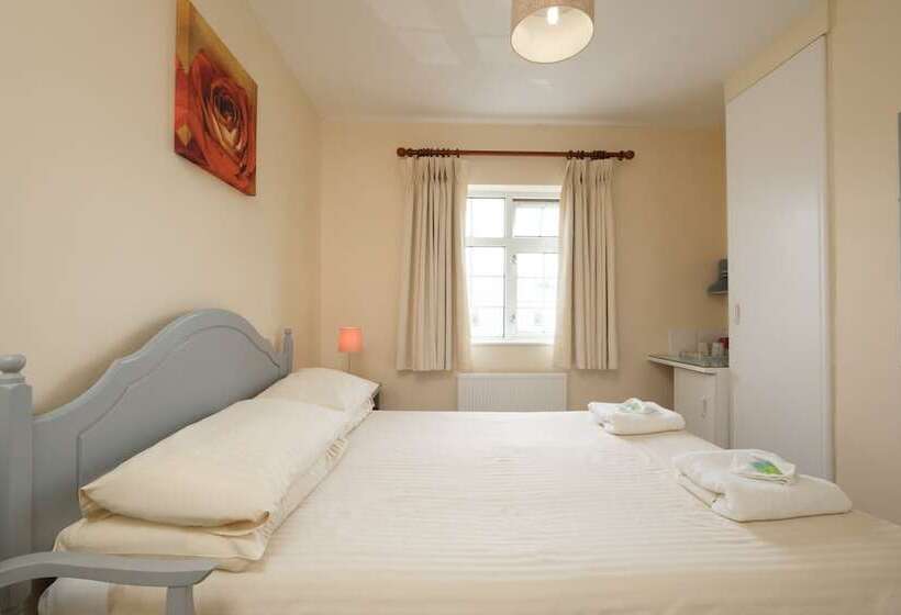 标准间, Four Seasons B&b