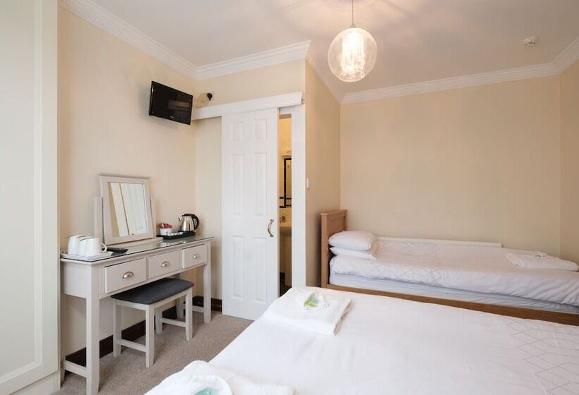 标准三人间, Four Seasons B&b