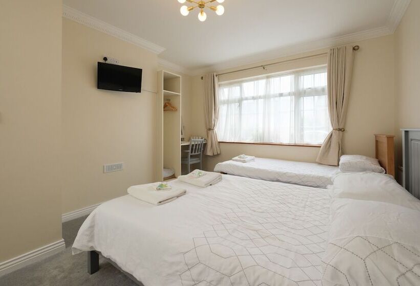 四人标准间, Four Seasons B&b