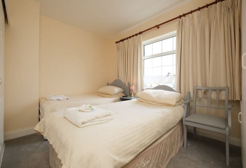 标准间, Four Seasons B&b