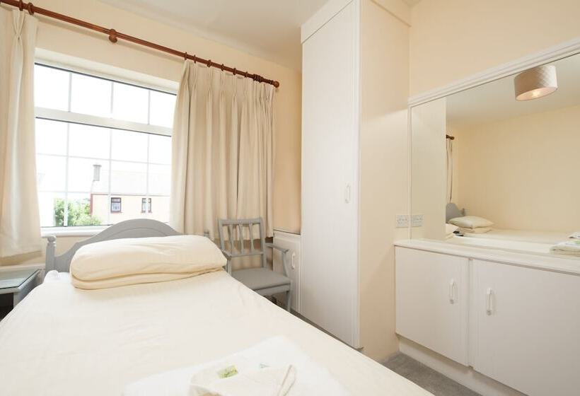 标准间, Four Seasons B&b