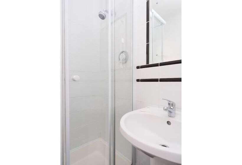 标准单人间, Four Seasons B&b