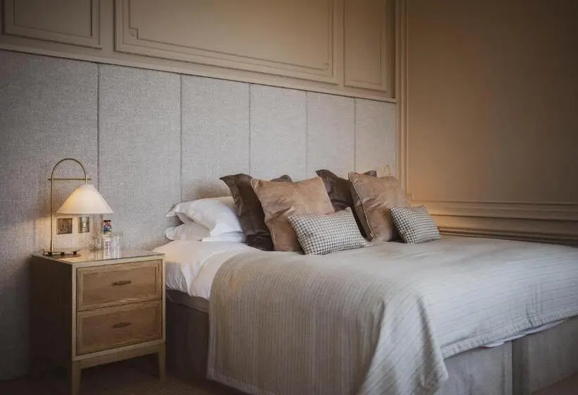 Superior room with lake view