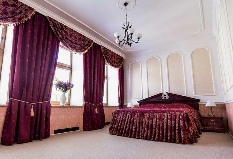 スイート, Pod Zamkem