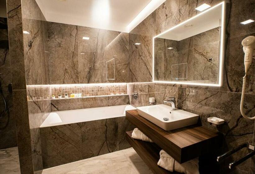 スイート, Pod Zamkem