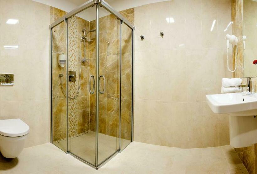 スタンダードトリプルルーム, Pod Zamkem