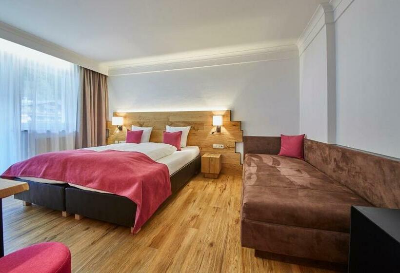 高级大房间, Schachner