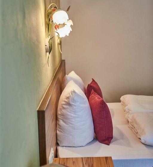 舒适型房间, Schachner