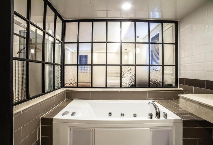 高级大房间, Stay 53