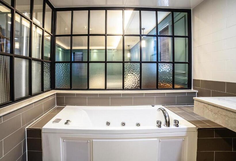 高级大房间, Stay 53