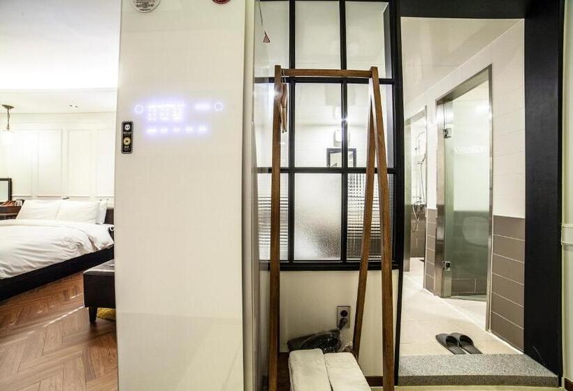 高级大房间, Stay 53