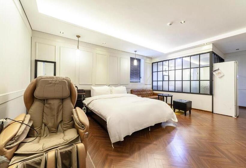 高级大房间, Stay 53