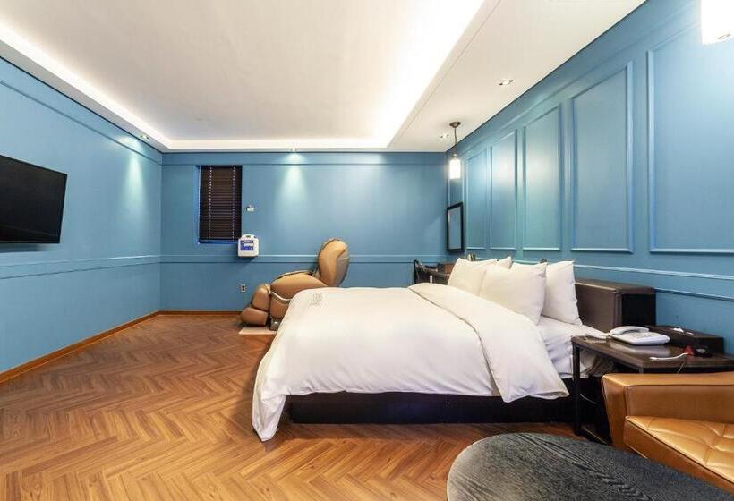 高级大房间, Stay 53