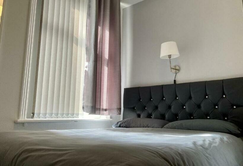 חדר בסיסי, The Hotel Blackpool