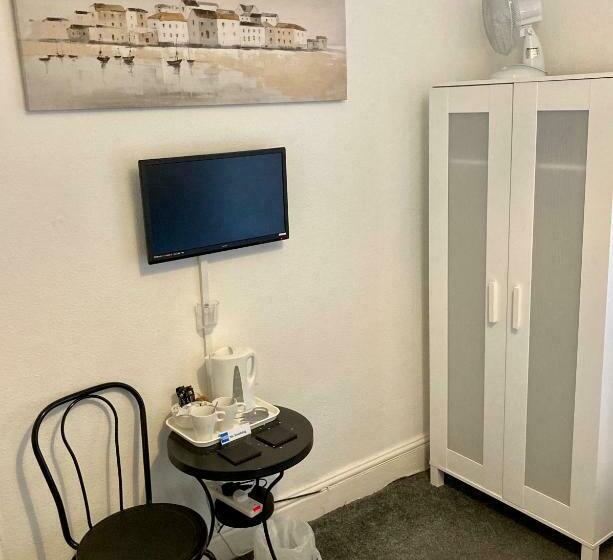 חדר בסיסי, The Hotel Blackpool