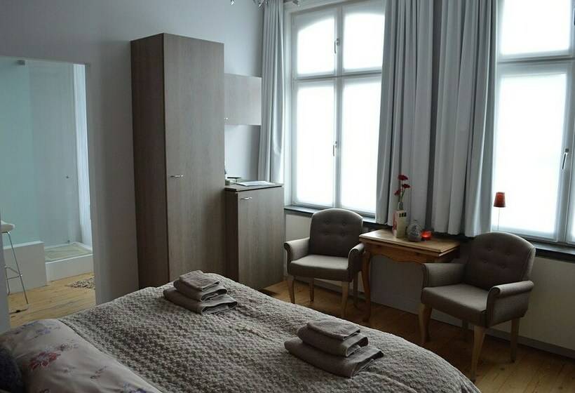 غرفة قياسية, B&b @ Room's