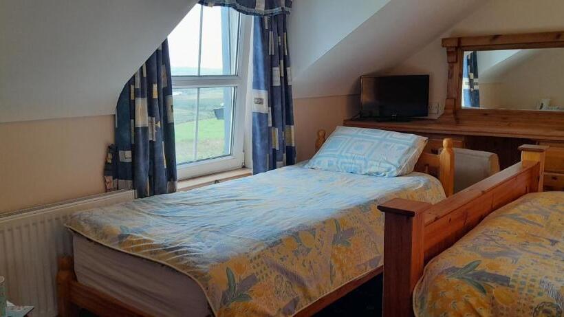 غرفة قياسية ثلاثية ذات اطلالة, Doolinsunset