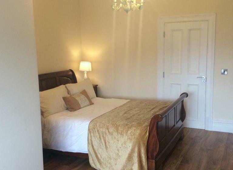 Полулюкс, St Columbs House