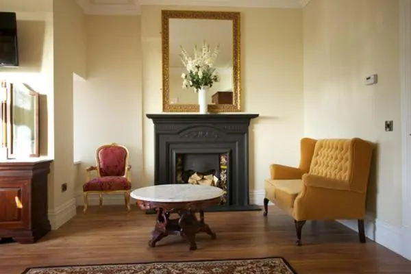 スーペリアースイート, St Columbs House