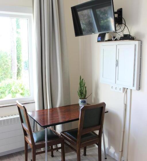 Standard room with outdoor bath, Villa Kakelbont Borgloon