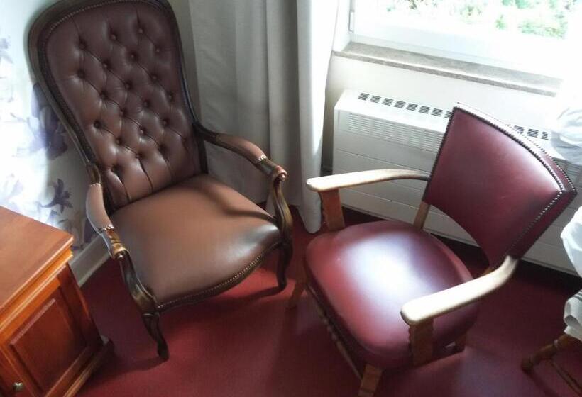 Standard room with outdoor bath, Villa Kakelbont Borgloon