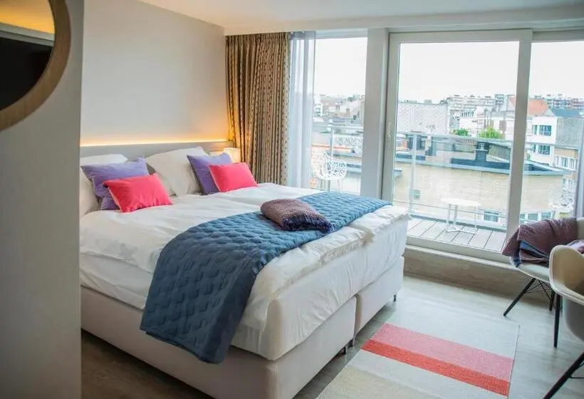 Suite with Terrace, Abc