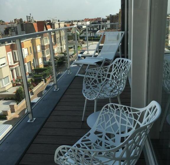 발코니가 있는 스위트, Abc