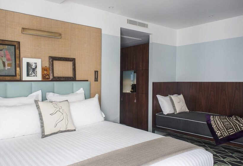 디럭스 룸, Eiffel Blomet