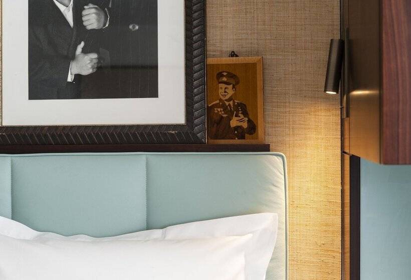 디럭스 룸, Eiffel Blomet