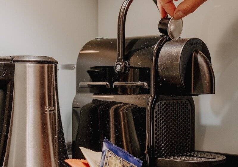 주니어 스위트, Eiffel Blomet