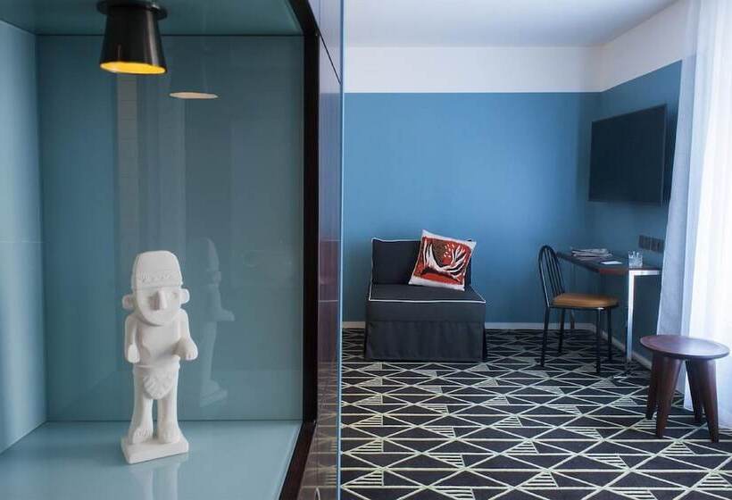 주니어 스위트, Eiffel Blomet