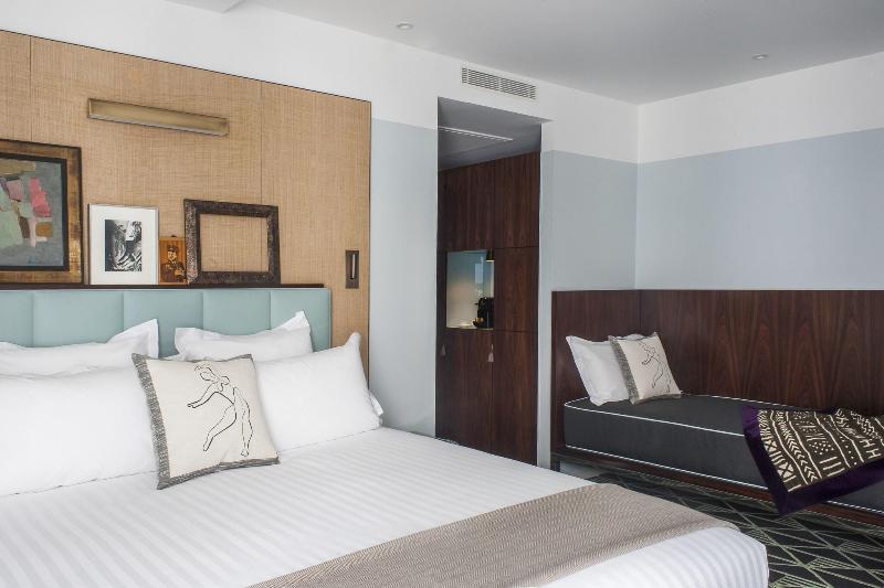 디럭스 룸, Eiffel Blomet