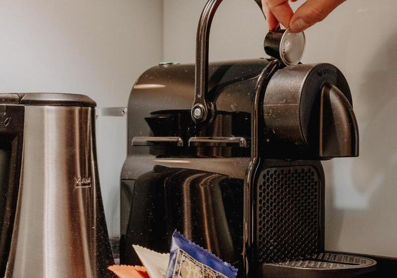 디럭스 룸, Eiffel Blomet