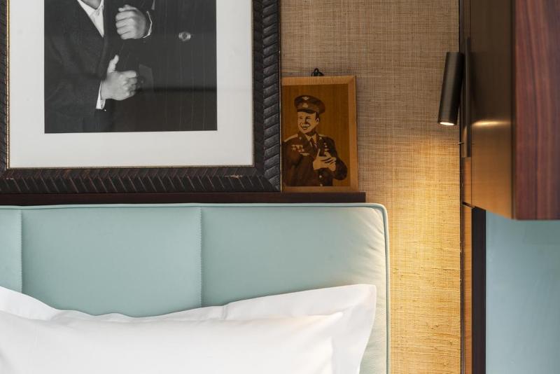 디럭스 룸, Eiffel Blomet