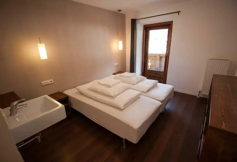 Standard-huone Parveke, Hostel Chillertal