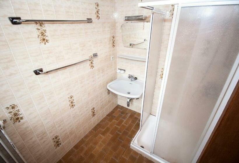 2 Bedrooms Apartment River View, Hostel Chillertal