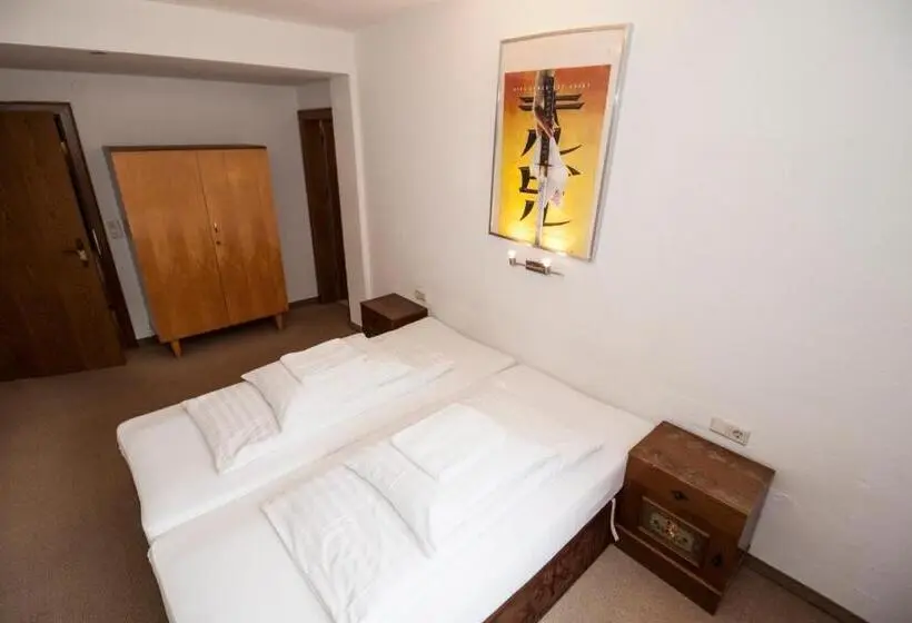 Huoneisto 1 Makuuhuone Parveke, Hostel Chillertal