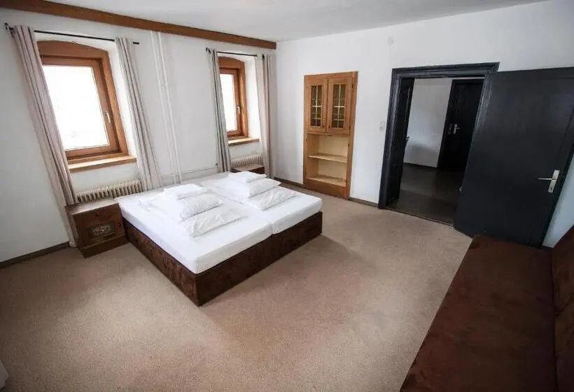 Huoneisto 2 Makuuhuonetta, Hostel Chillertal