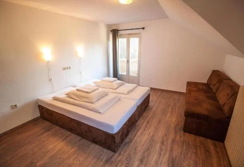 Comfort-huoneisto 2 Makuuhuonetta, Hostel Chillertal