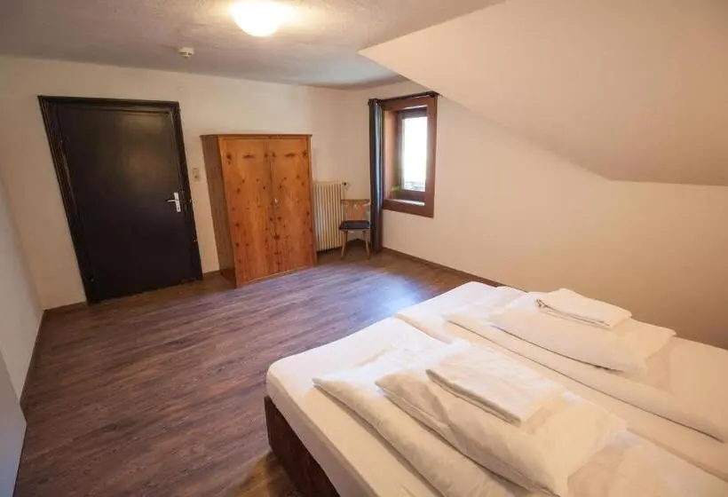 Comfort-huoneisto 2 Makuuhuonetta, Hostel Chillertal