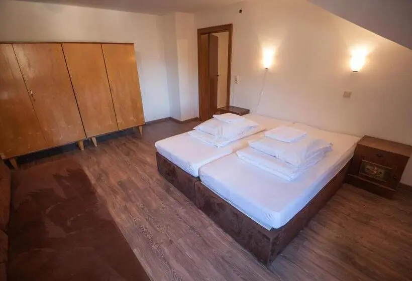 Huoneisto 2 Makuuhuonetta Parveke, Hostel Chillertal