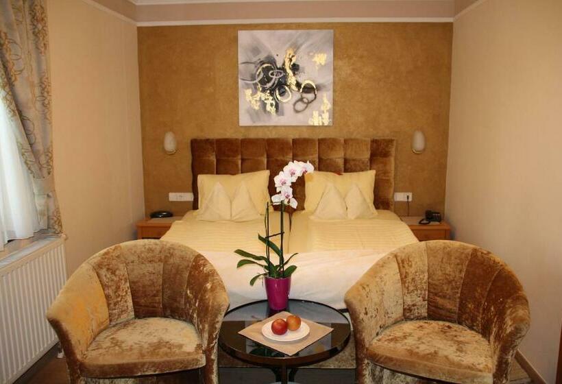 Quarto Estandar, Lang