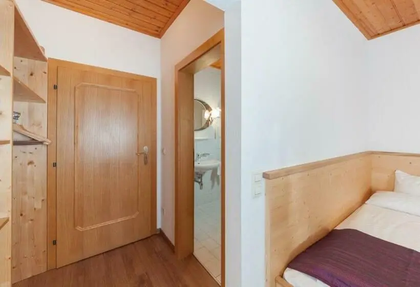 Standard Yhden Hengen Huone, Pension Oberjörg