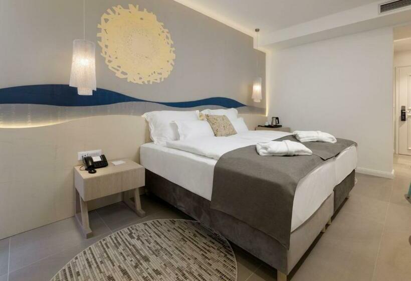 オーシャンビュースタンダードルームバルコニー付き, Bluesun Hotel Jadran