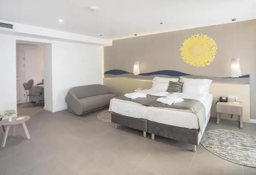 سوییت جونیور با چشمانداز دریا, Bluesun Hotel Jadran