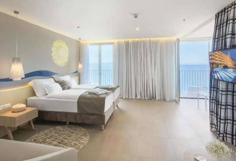 سوییت جونیور با چشمانداز دریا, Bluesun Hotel Jadran