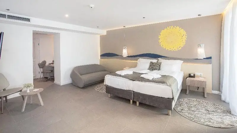 سوییت جونیور با چشمانداز دریا, Bluesun Hotel Jadran