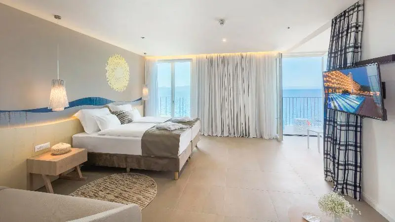 سوییت جونیور با چشمانداز دریا, Bluesun Hotel Jadran