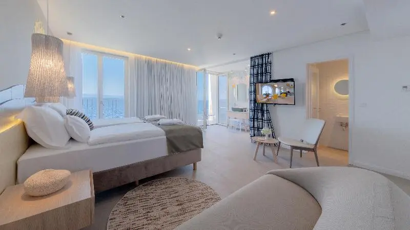 سوییت جونیور با چشمانداز دریا, Bluesun Hotel Jadran