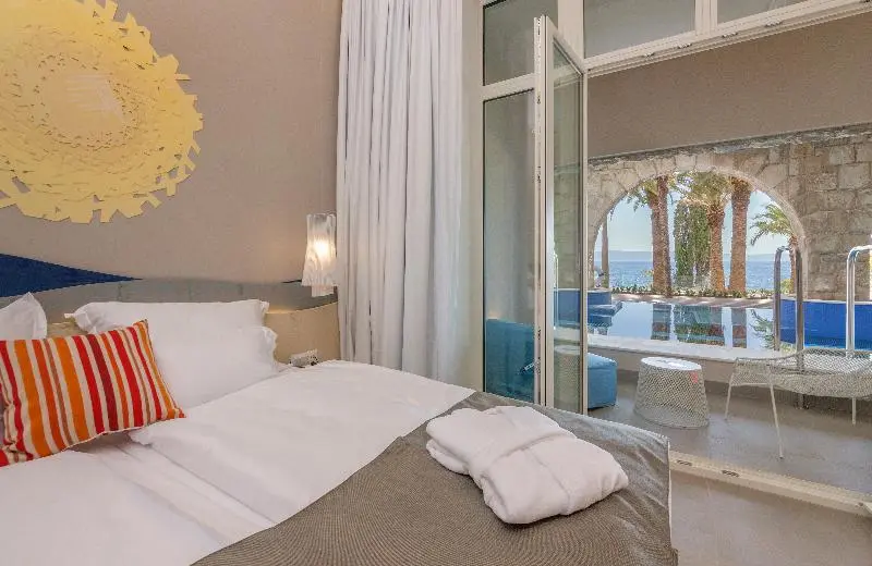 سوییت جونیور با چشمانداز دریا, Bluesun Hotel Jadran